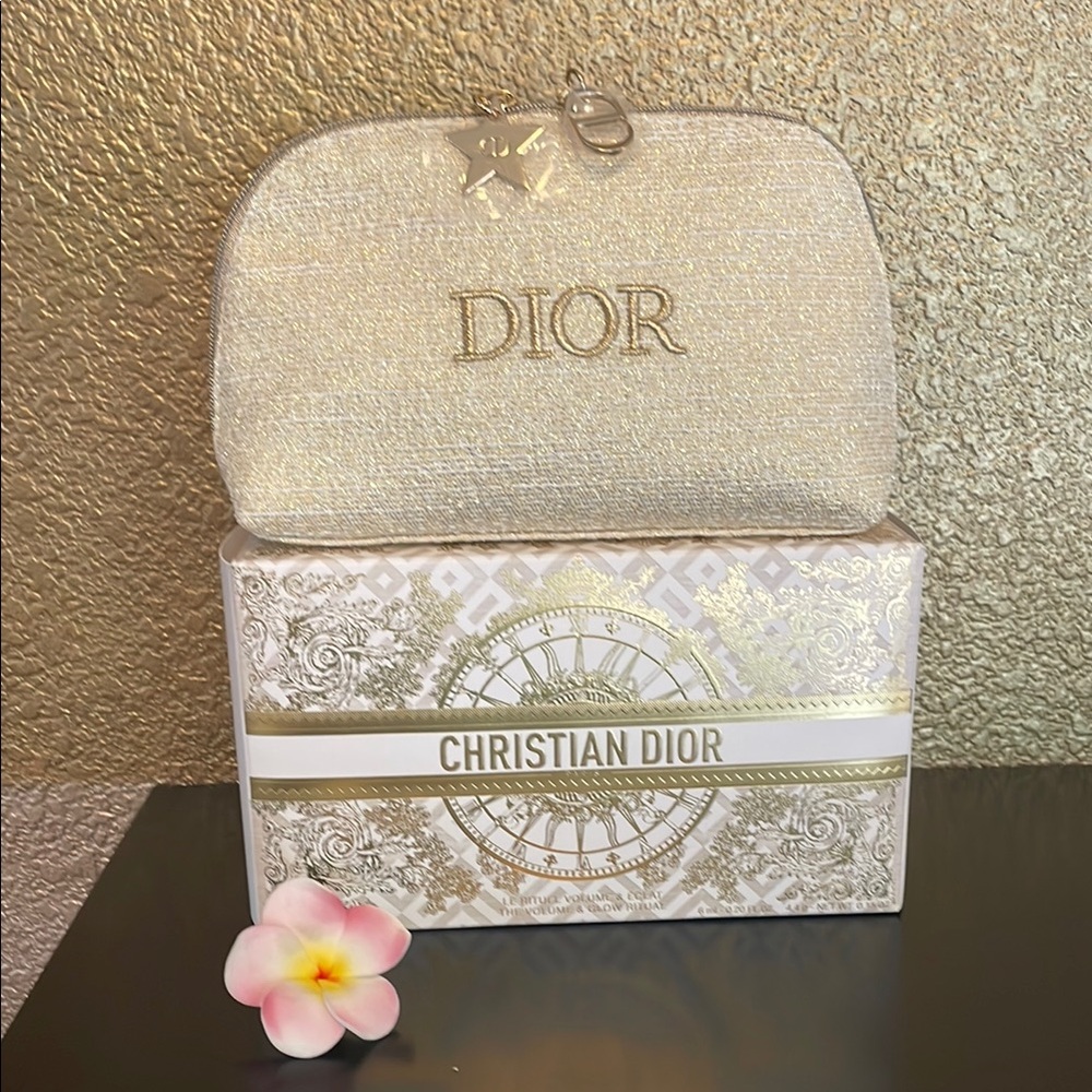 CHRISTIAN DIOR GOLD SPARKLY COSMETIC BAG NEW!! 🌺💄💋